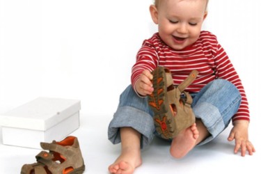 Как выбрать обувь, которая не навредит здоровью ребенка: объясняет детский врач-ортопед рис-2