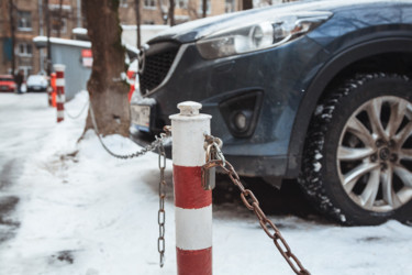 Кто занимается припаркованными на тротуарах машинами в москве