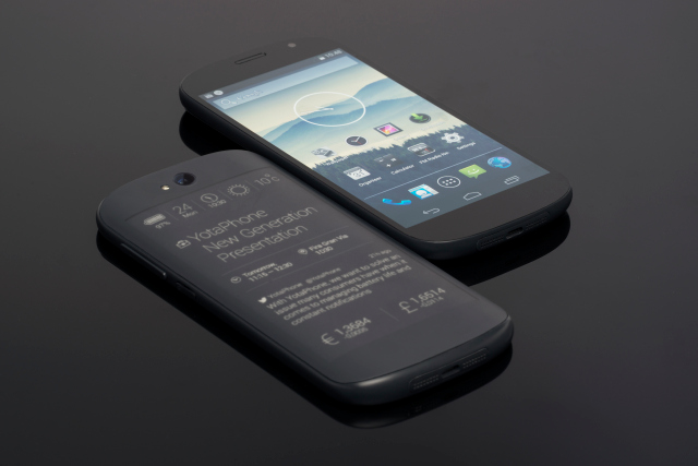 YotaPhone 2 — телефон с двух сторон