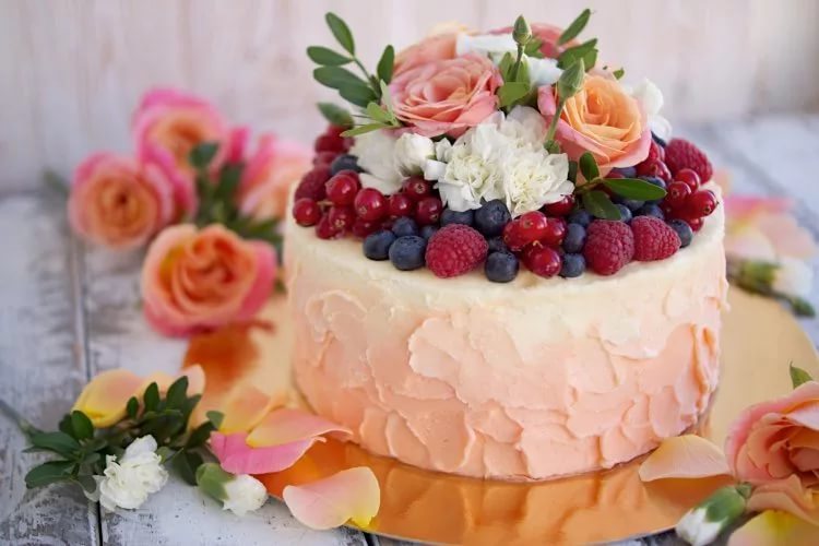 Почему опасно украшать торт живыми цветами? рис-3