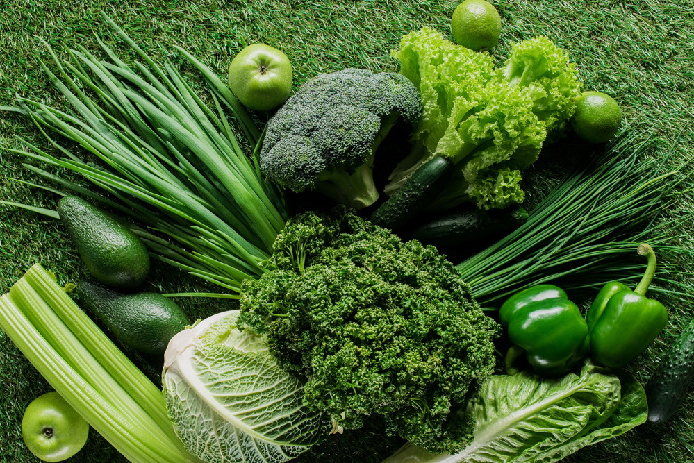 зеленые фрукты и овощи