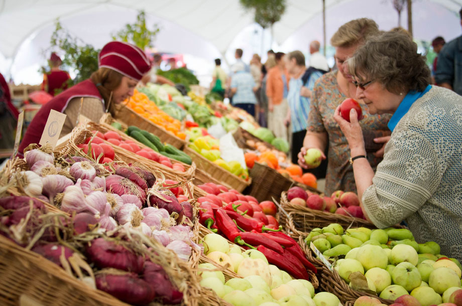 Как контролируют качество овощей и фруктов, которые продаются на рынке