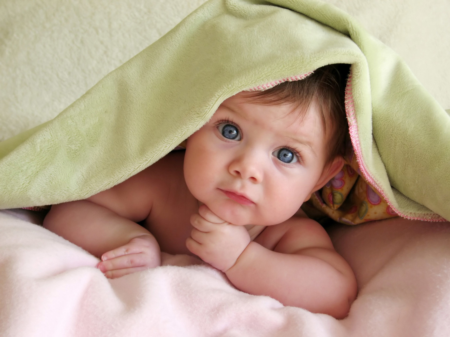 Косметика для новорожденных: какие средства могут быть небезопасны для ребенка