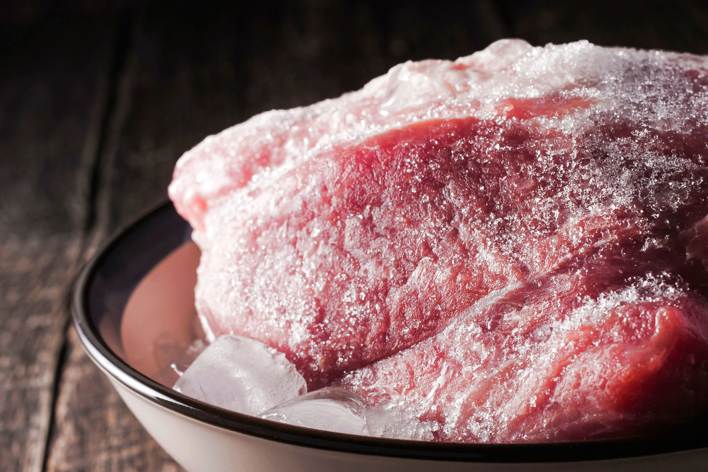 Замороженное мясо: чем оно на самом деле отличается от охлажденного