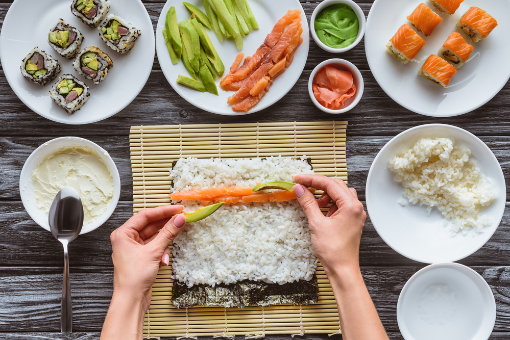Как легко и безопасно приготовить суши-роллы дома?