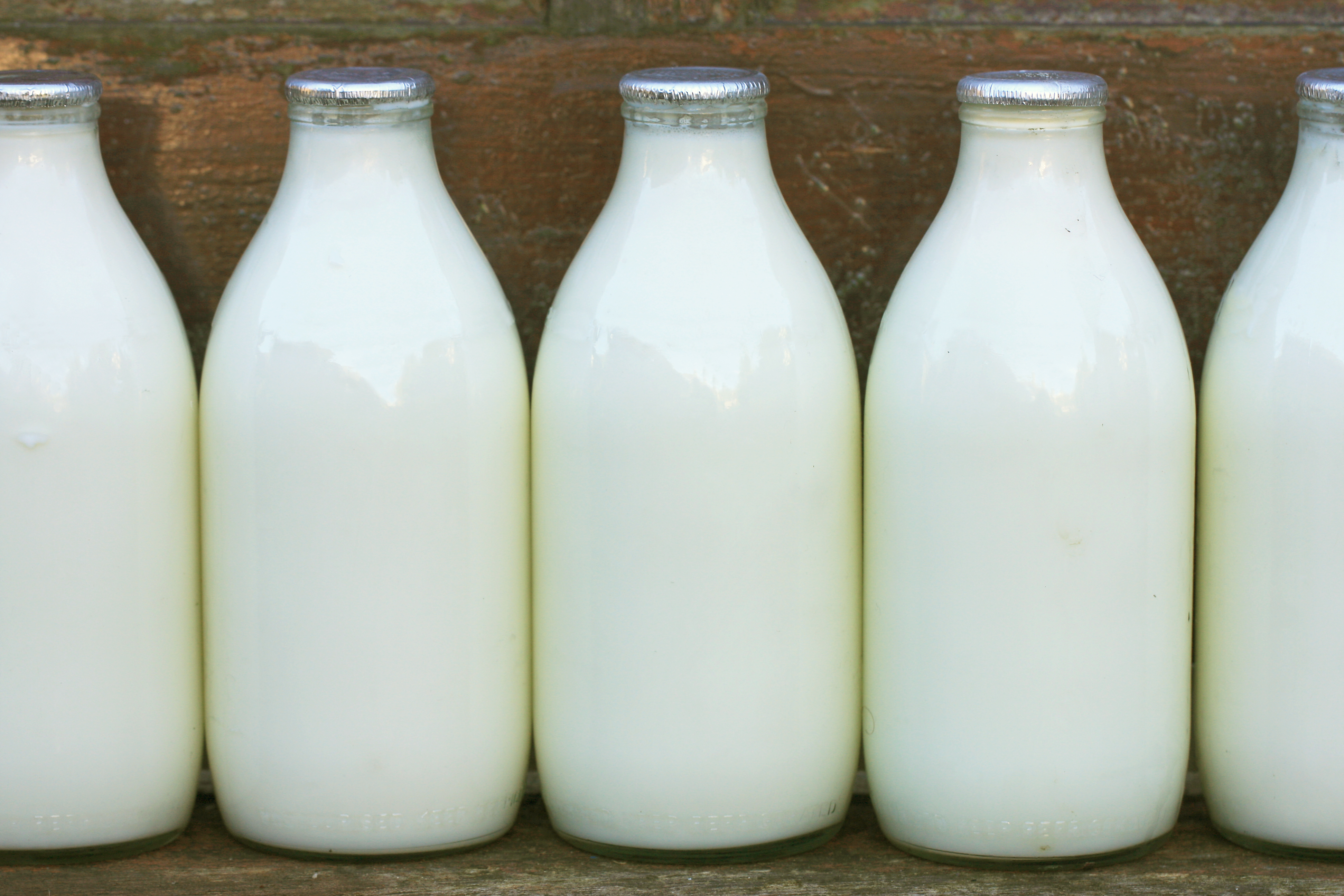 Россия начала запрещать польское молоко