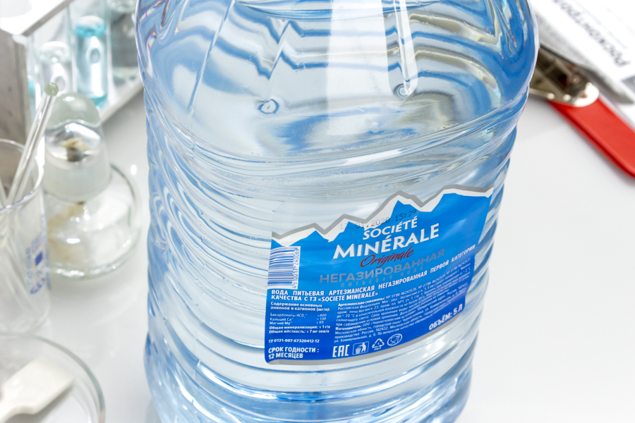 Вода 5 л 19 л. Питьевая вода societe minerale. 5л вода societe minerale. Societe minerale вода 5 литров. Societe minerale вода негазированная.