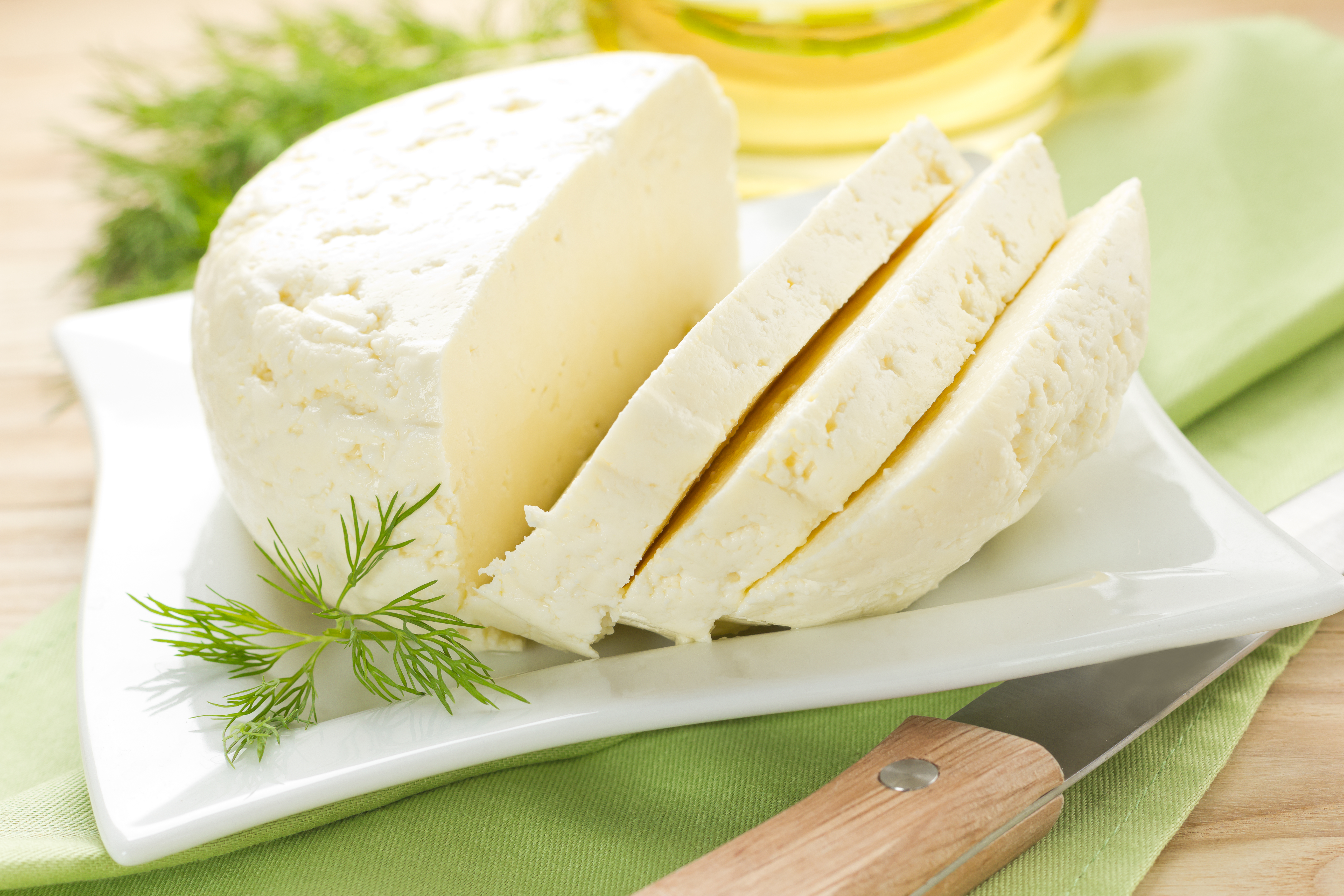 Вкусный домашний сыр. Сыр сулугуни адыгейский. Сыр сулугуни домашний. Сыр брынза сулугуни. Творожный сыр сулугуни.
