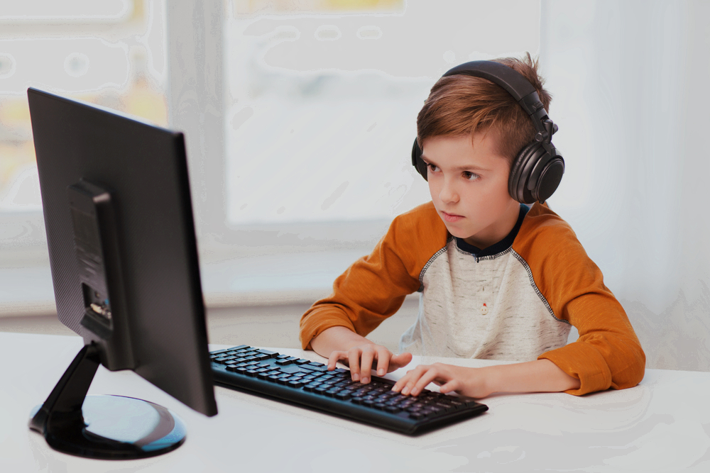 Что заставляет детей сидеть у компьютера, и можно ли этому помешать