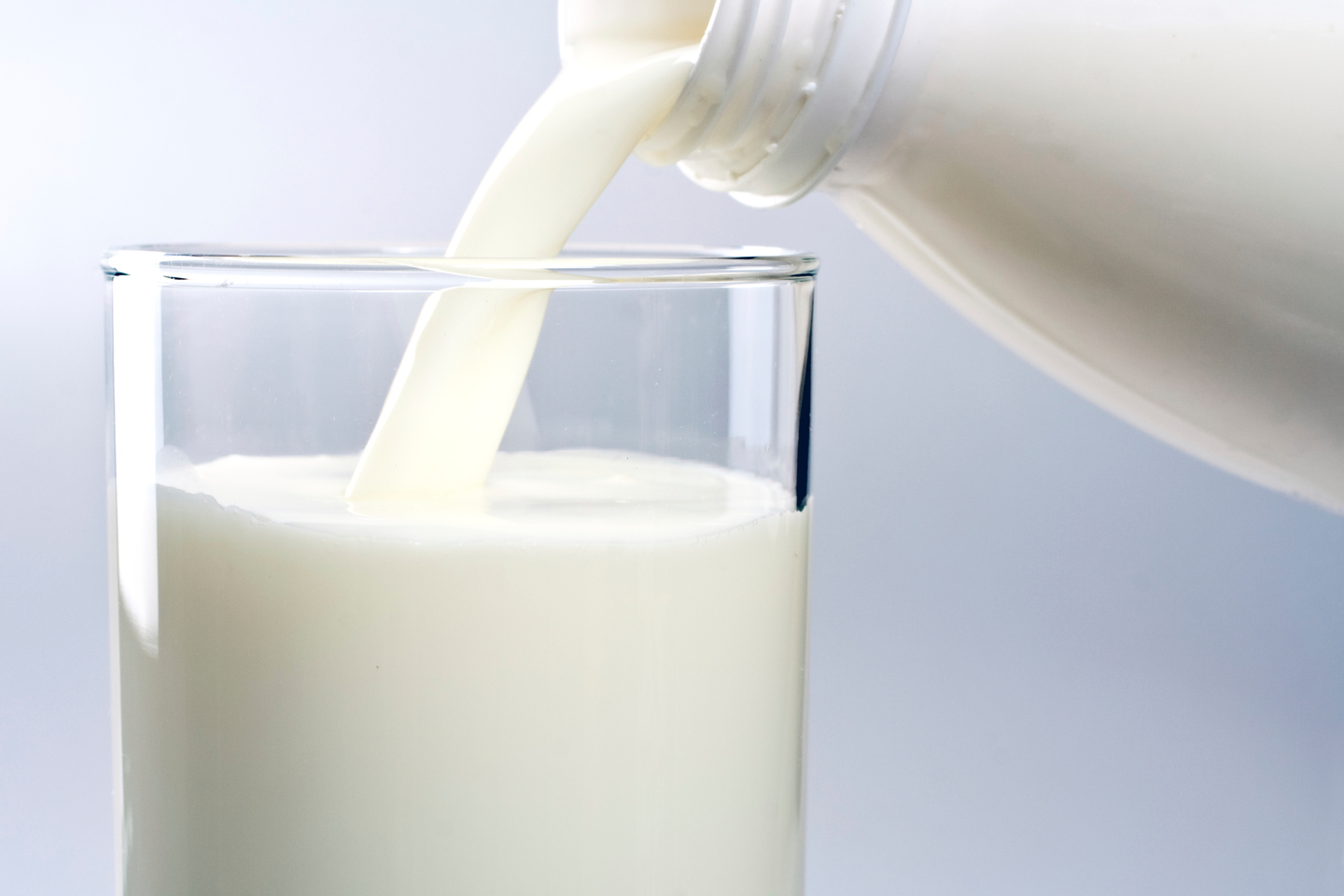 Что опаснее: белорусское молоко или мышьяк?