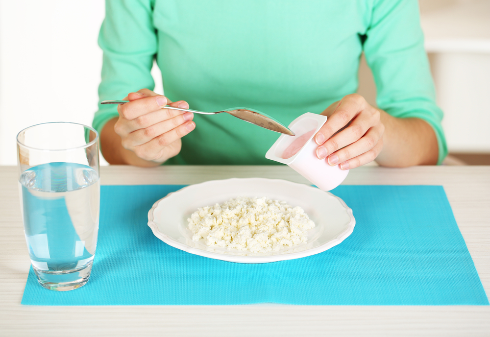 Обезжиренный творог и другие молочные продукты: как выбрать самые полезные