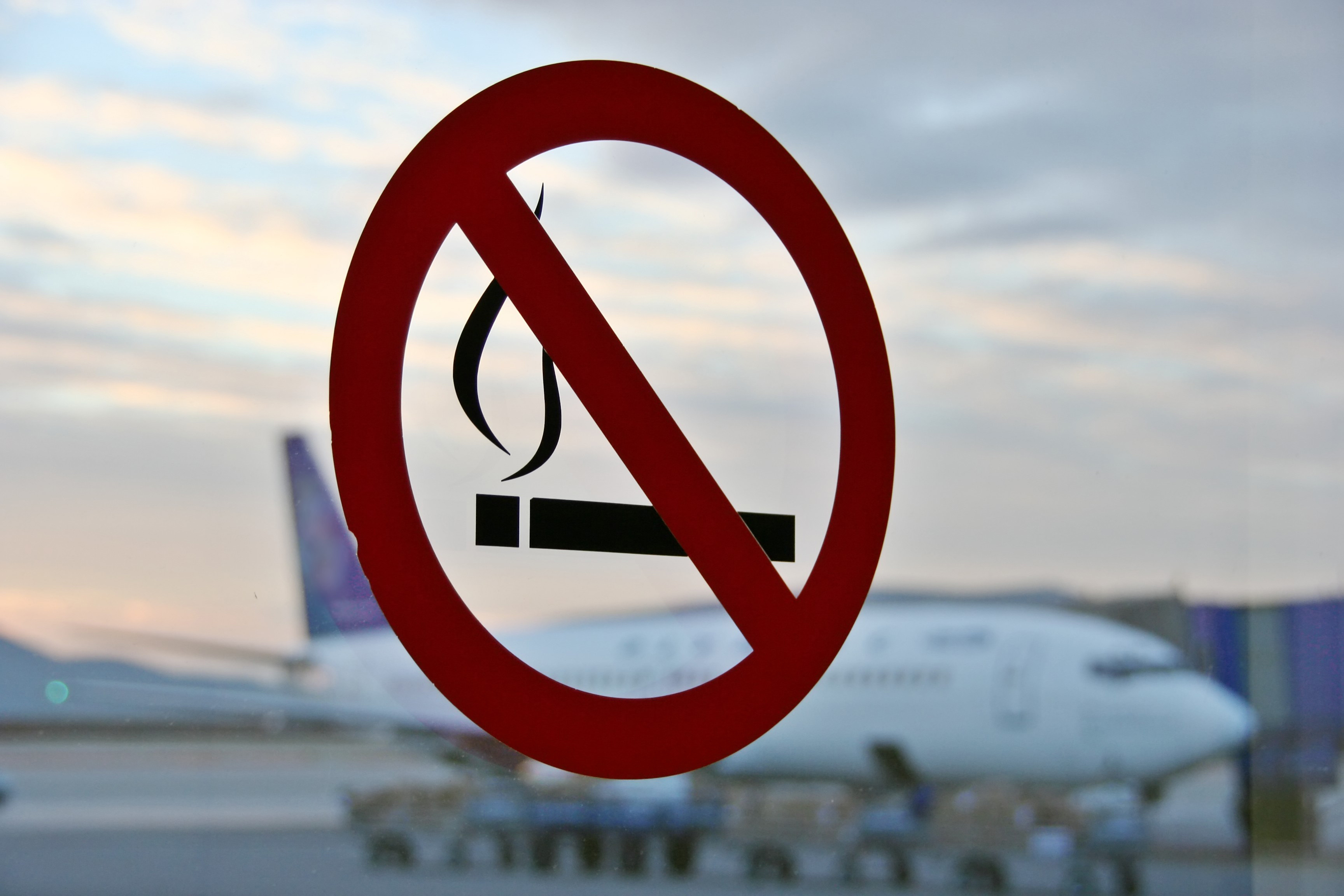 «Курилки» в аэропорты не вернутся