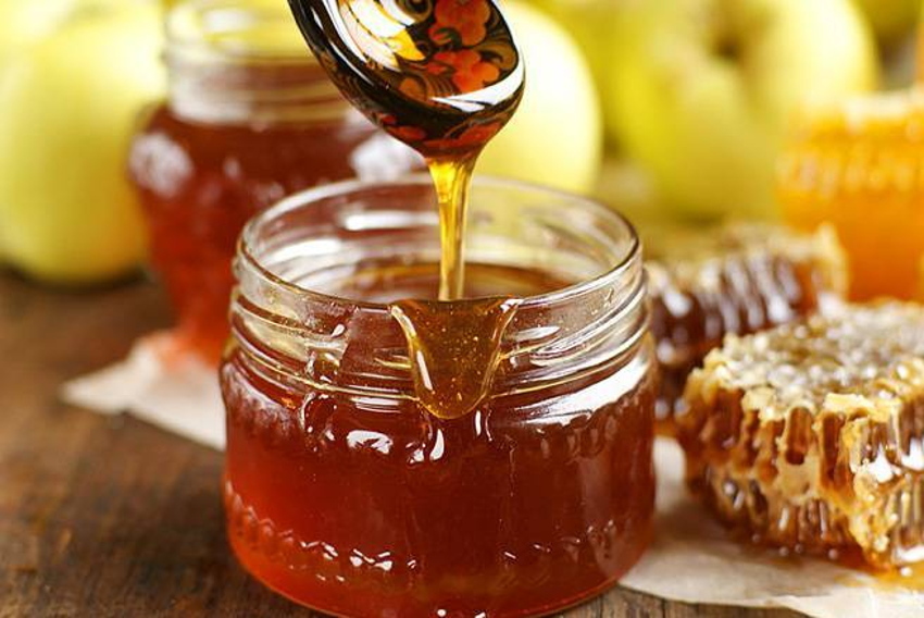 Можно ли нагревать мед и как это скажется на его полезных свойствах? Объясняет эксперт