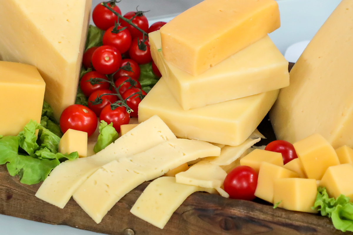 Горький и с кишечной палочкой: экспертиза Голландского сыра