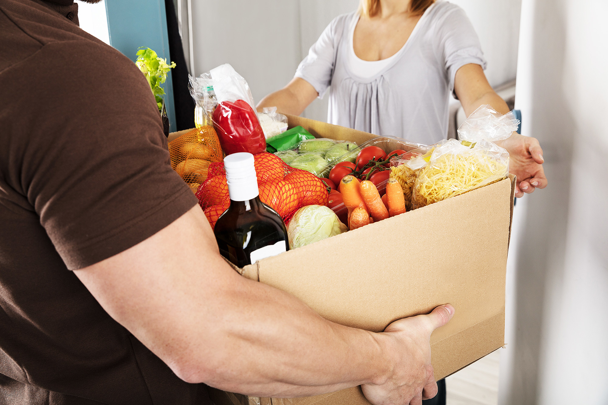 Не выходя из дома: службы доставки еды и не только - Росконтроль