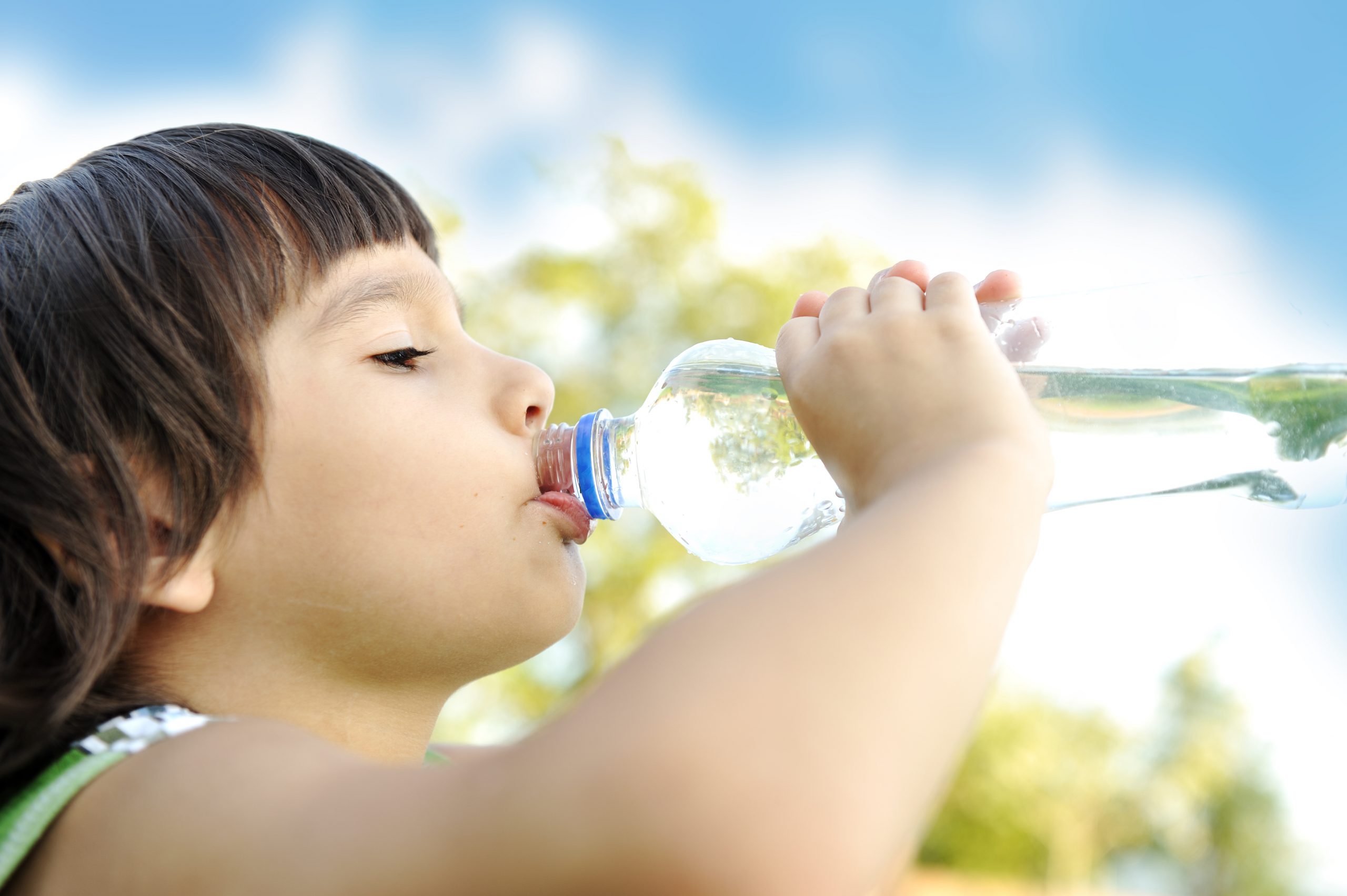 Дети водички. Вода и человек. Питье воды. Питье для детей. Вода это жизнь.