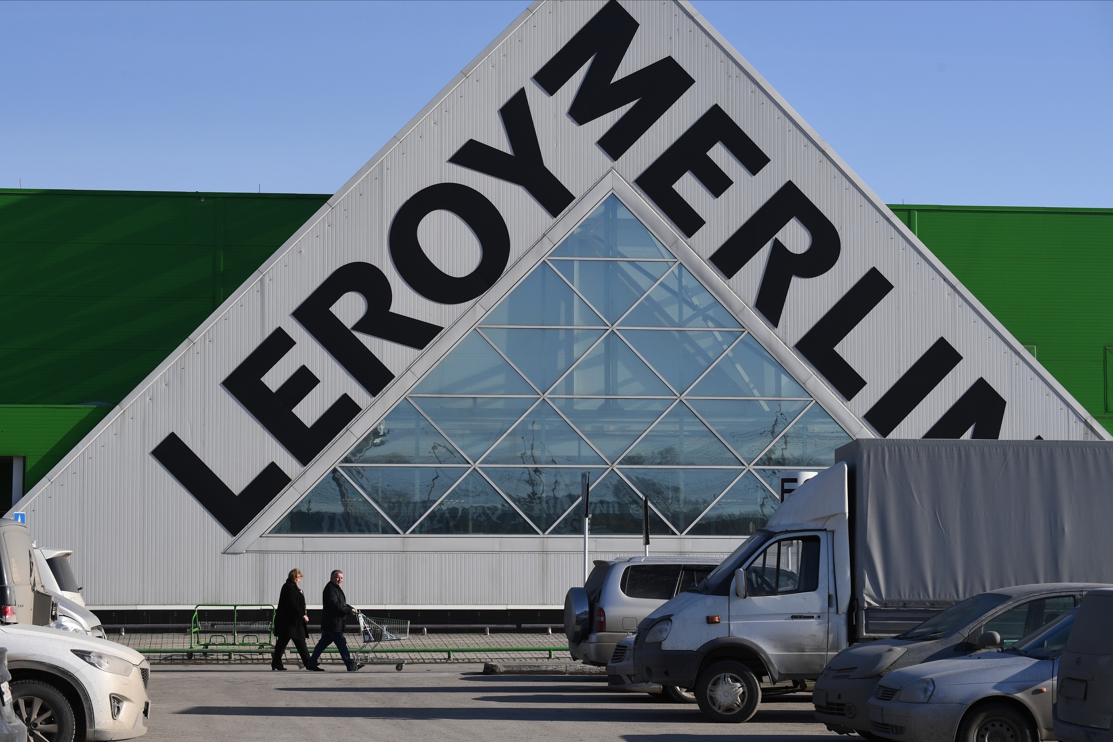 Tolyatti leroymerlin ru. Леруа Мерлен. Магазины Леруа Мерлен в России. Леруа Мерлен во Франции. Леруа Мерлен здание.