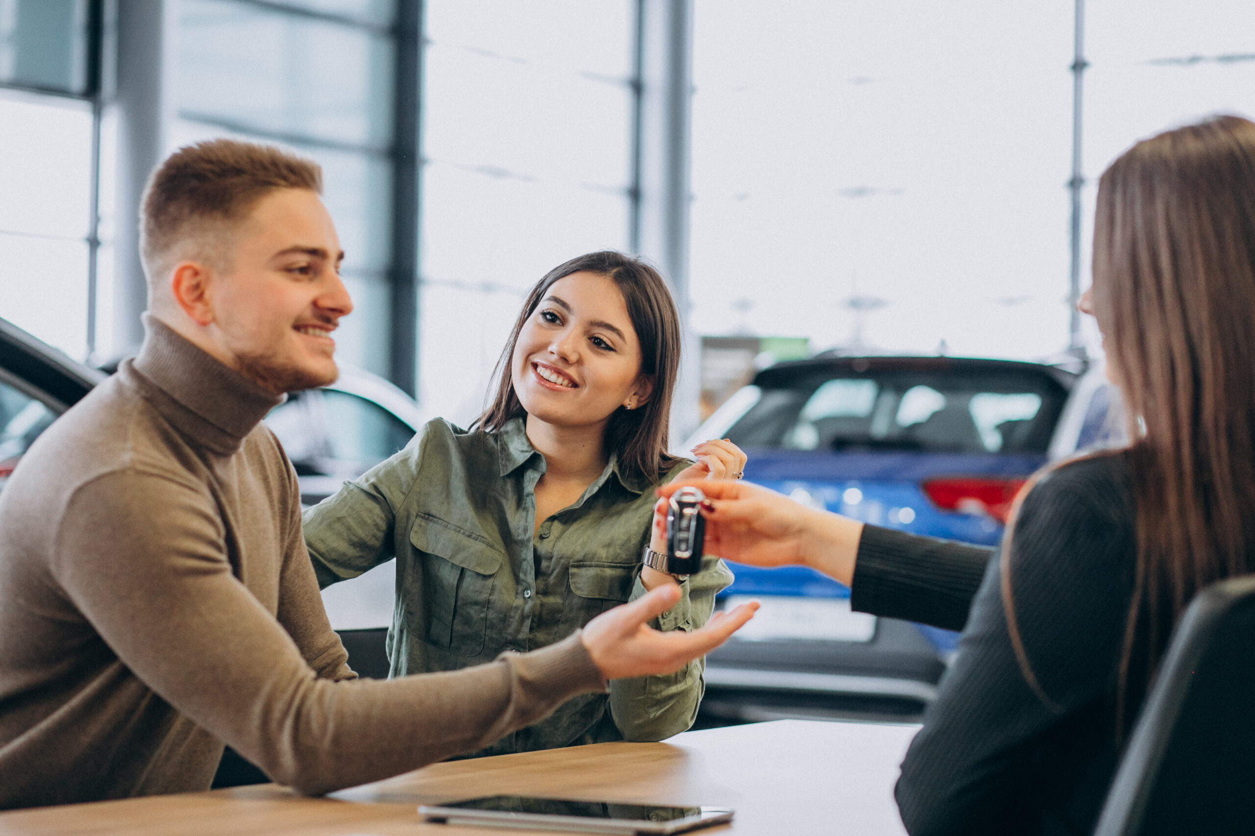 Навязывание услуг при покупке автомобиля. Дилер 3. Closing a sales Call Danlock. Used car buyout. Young man hugging a car in car Showroom.